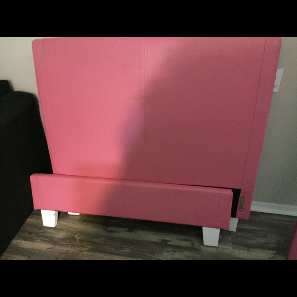 Platform twin pink bed